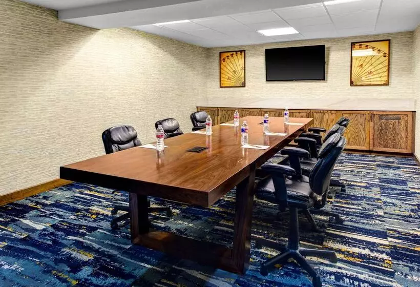 Doubletree By Hilton Hotel Arlington Dfw South