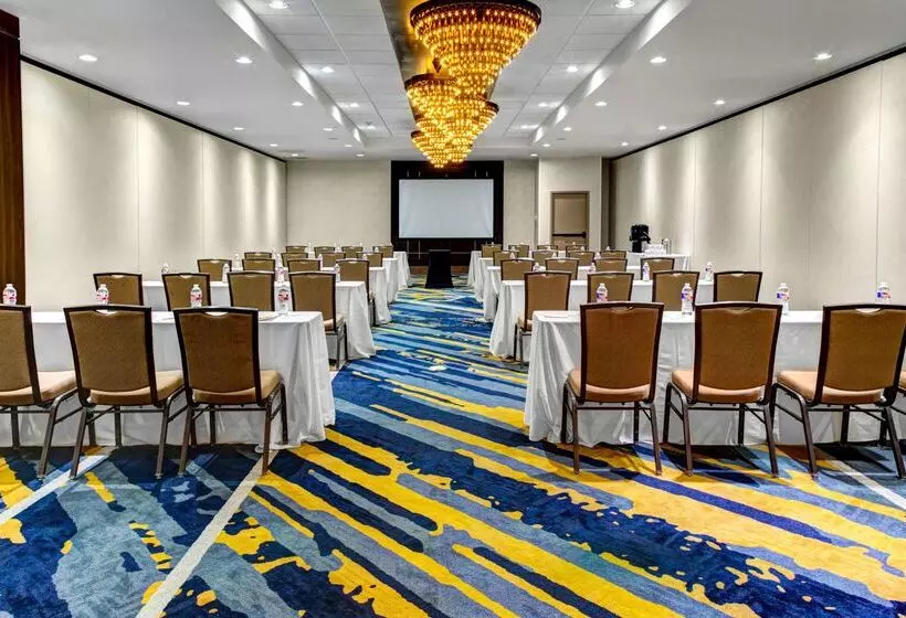 Doubletree By Hilton Hotel Arlington Dfw South