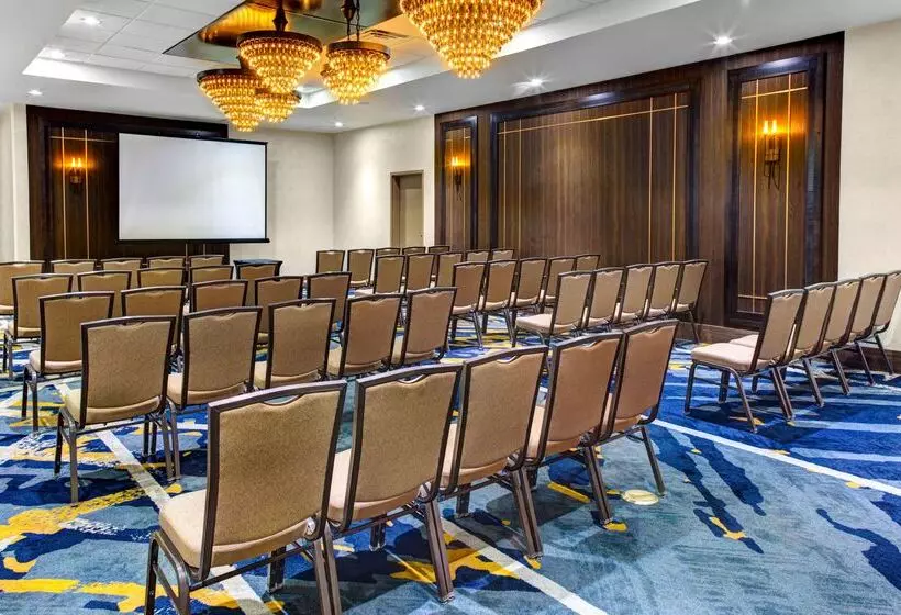 Doubletree By Hilton Hotel Arlington Dfw South