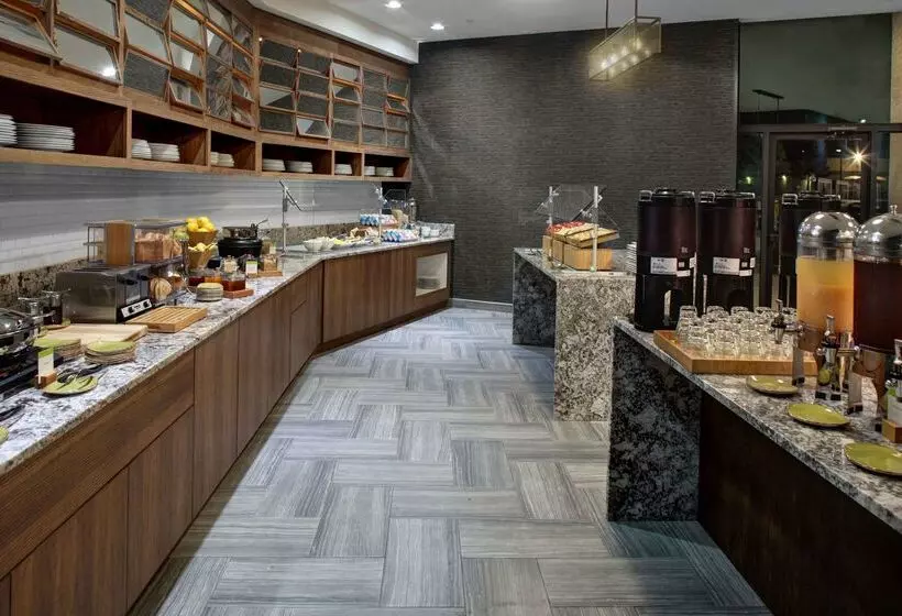 Doubletree By Hilton Hotel Arlington Dfw South