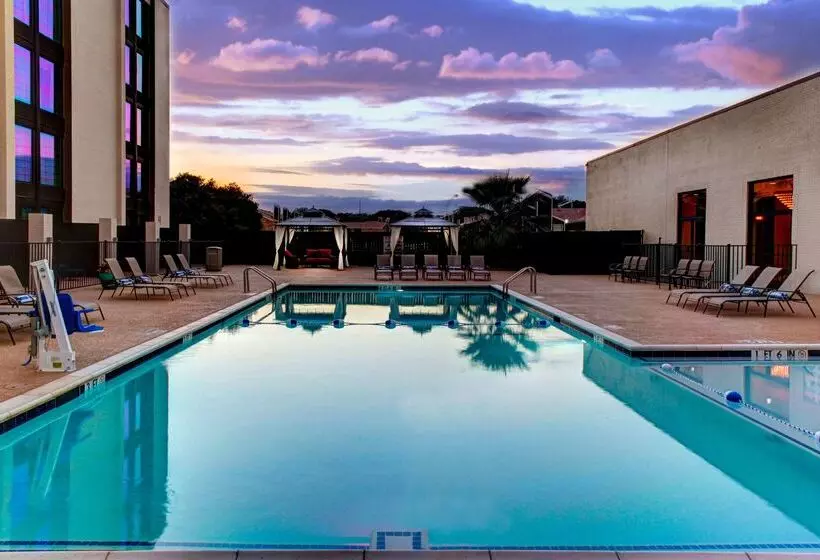 Doubletree By Hilton Hotel Arlington Dfw South