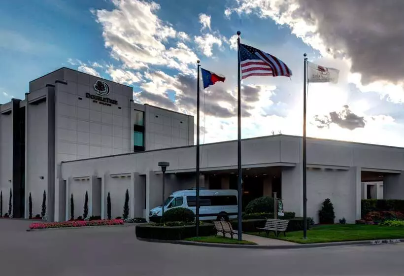 Doubletree By Hilton Hotel Arlington Dfw South