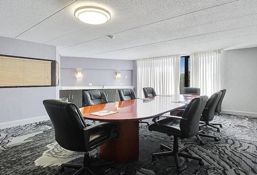 호텔 Holiday Inn Chicago Nw Crystal Lk Conv Ctr, An Ihg