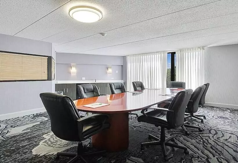 Hotel Holiday Inn Chicago Nw Crystal Lk Conv Ctr, An Ihg