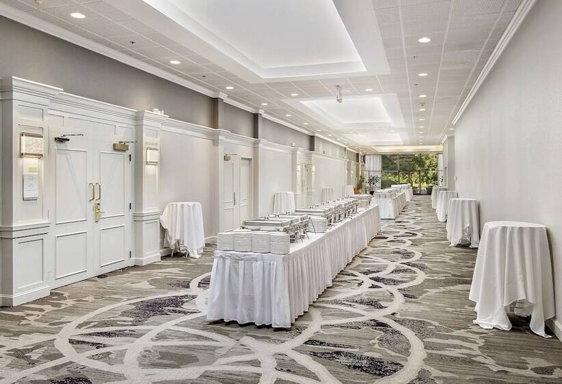 호텔 Holiday Inn Chicago Nw Crystal Lk Conv Ctr, An Ihg