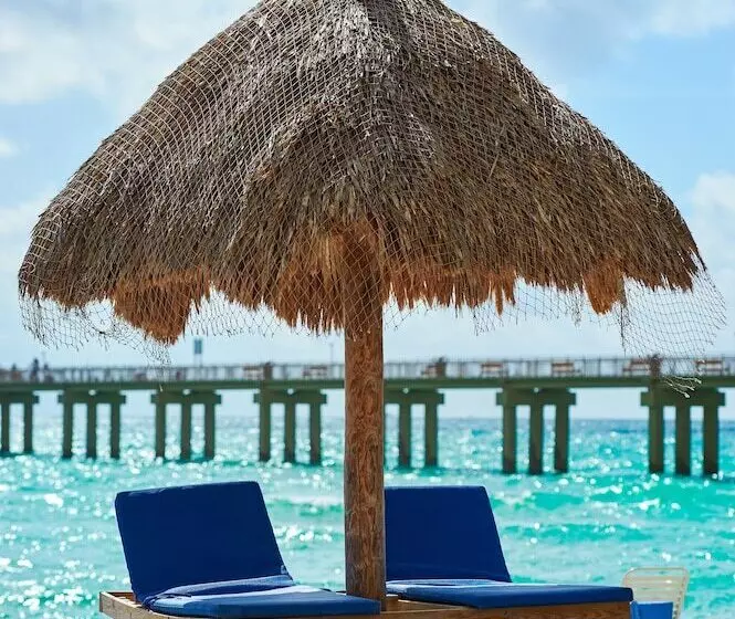 Newport Beachside Hotel & Resort