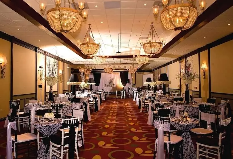 Newport Beachside Hotel & Resort