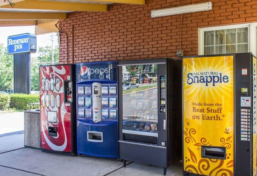 בית מלון כפרי Rodeway Inn Huntington Station Melville