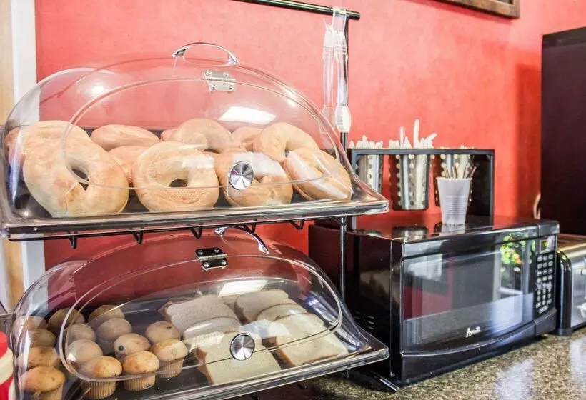 Отель Rodeway Inn Huntington Station  Melville