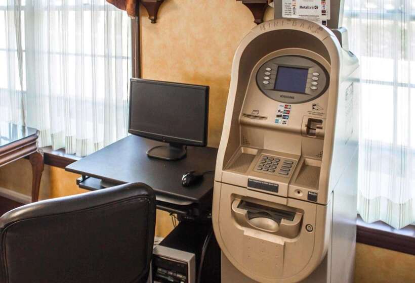 בית מלון כפרי Rodeway Inn Huntington Station Melville