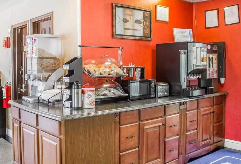 Отель Rodeway Inn Huntington Station  Melville