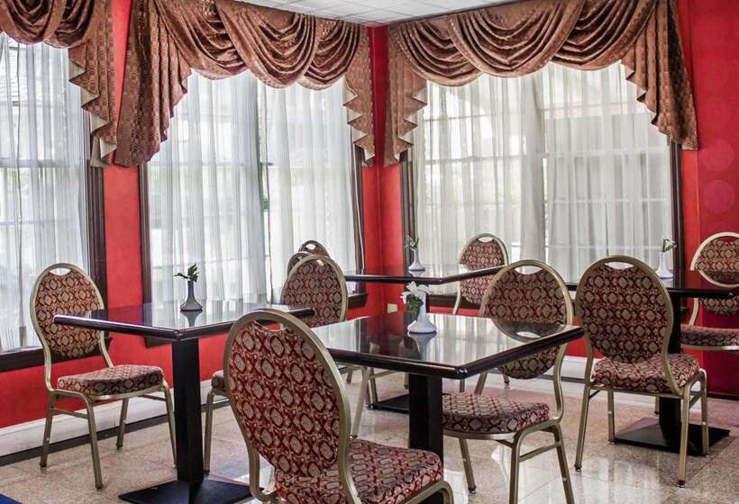 בית מלון כפרי Rodeway Inn Huntington Station Melville