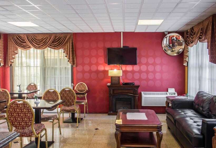 בית מלון כפרי Rodeway Inn Huntington Station Melville