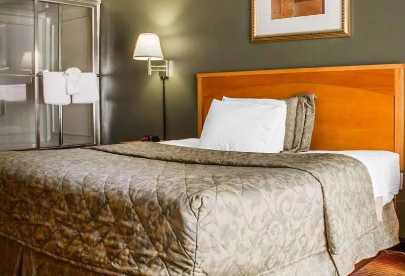 Отель Rodeway Inn Huntington Station  Melville