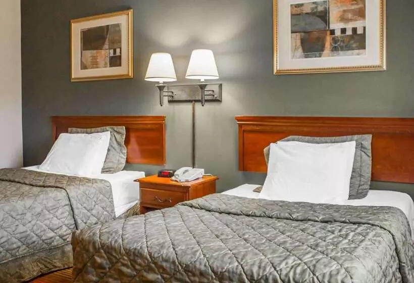 Отель Rodeway Inn Huntington Station  Melville