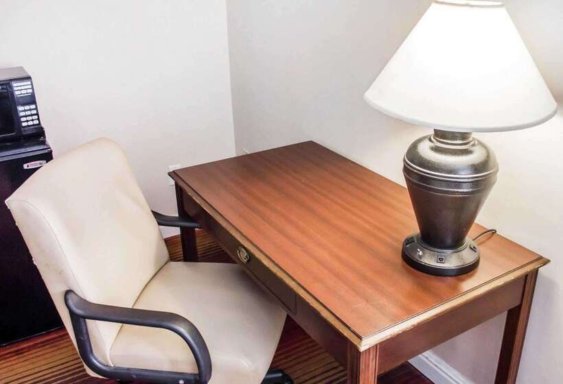 בית מלון כפרי Rodeway Inn Huntington Station Melville