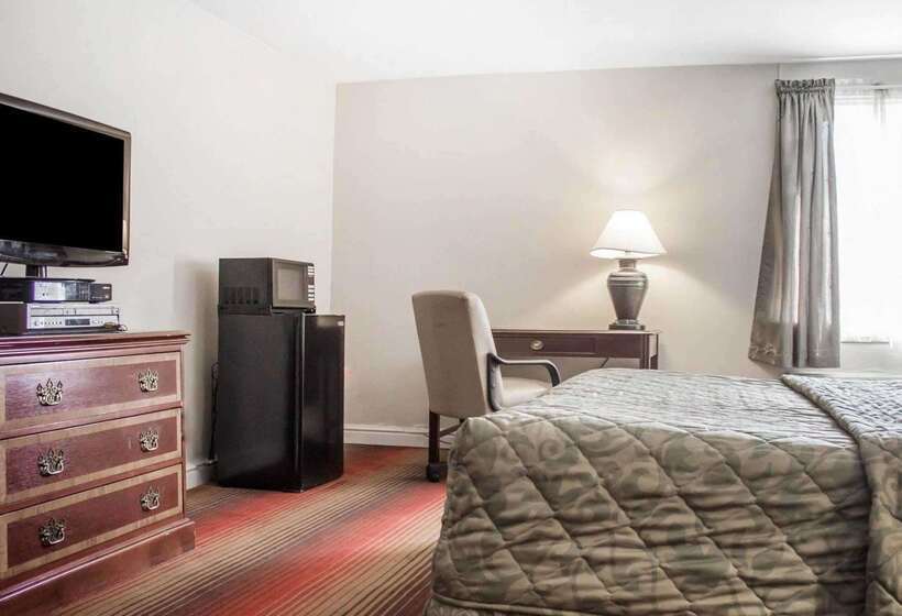 בית מלון כפרי Rodeway Inn Huntington Station Melville