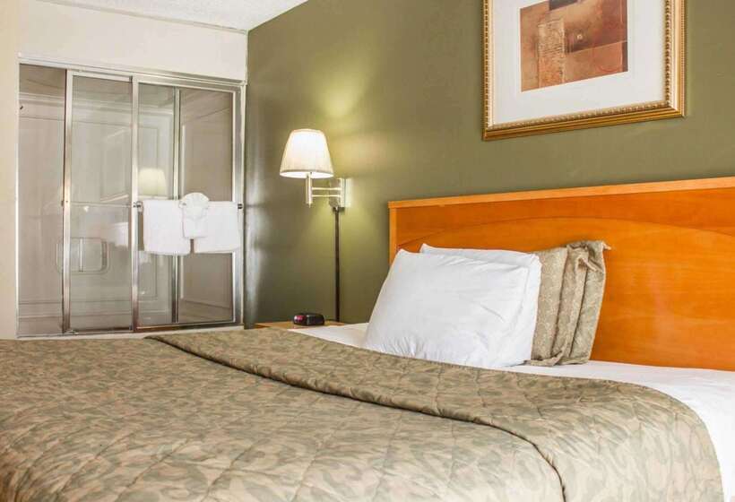 בית מלון כפרי Rodeway Inn Huntington Station Melville