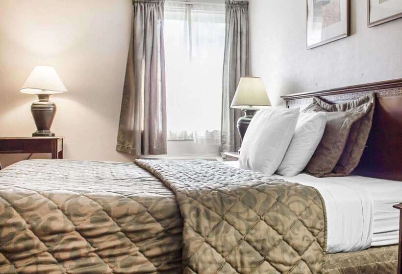 בית מלון כפרי Rodeway Inn Huntington Station Melville