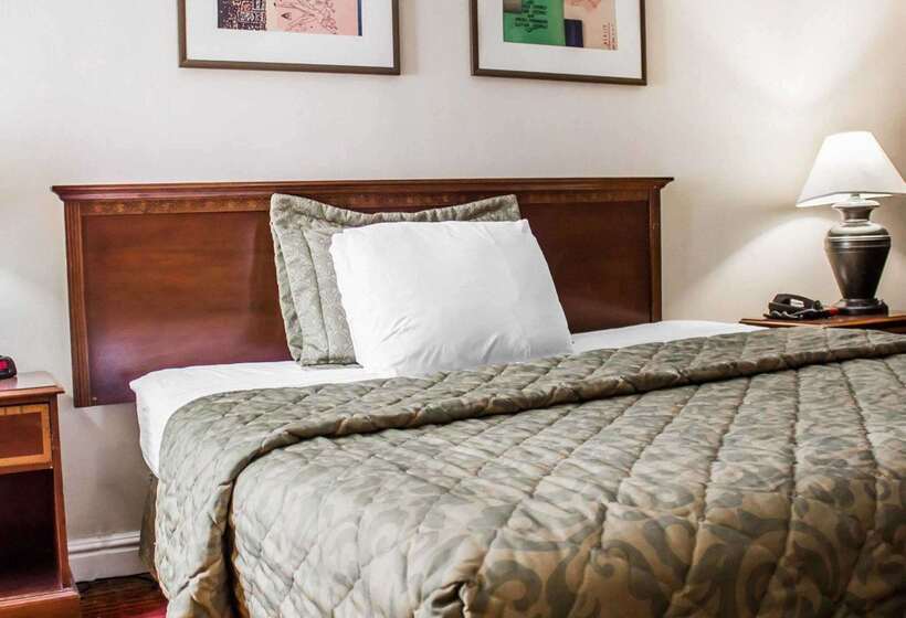 בית מלון כפרי Rodeway Inn Huntington Station Melville