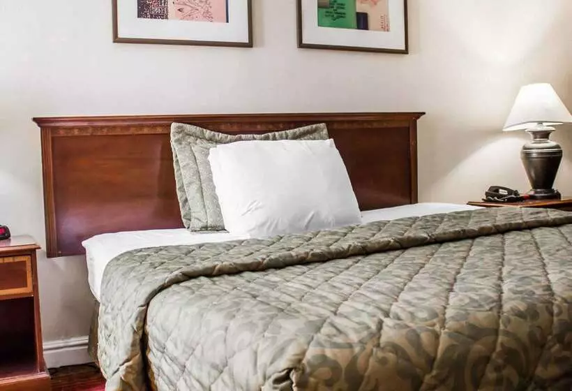 Отель Rodeway Inn Huntington Station  Melville