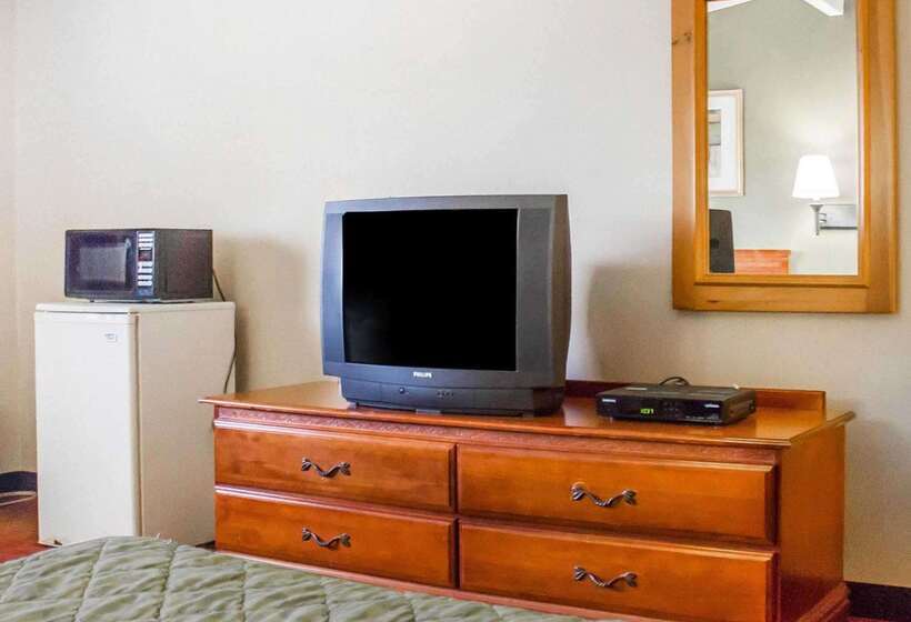 בית מלון כפרי Rodeway Inn Huntington Station Melville