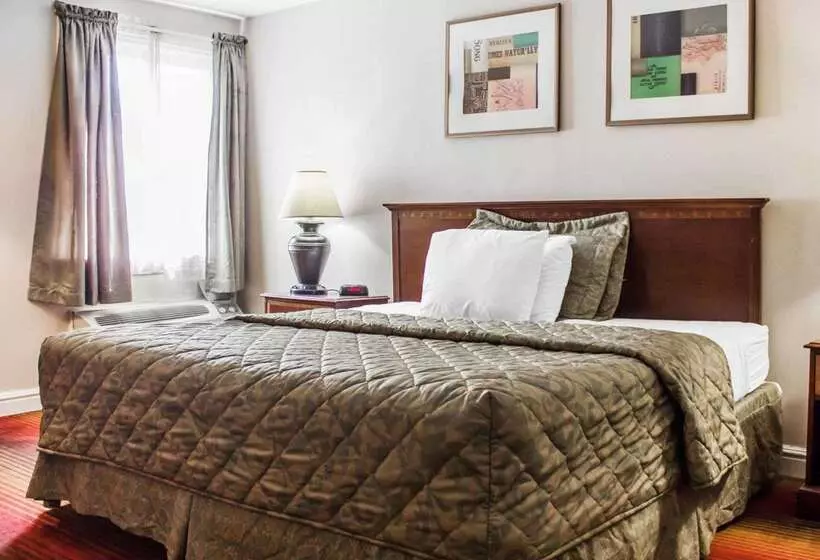 Отель Rodeway Inn Huntington Station  Melville