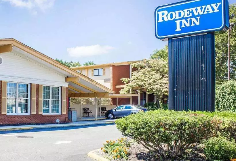Отель Rodeway Inn Huntington Station  Melville