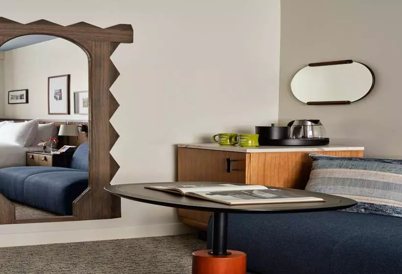 בית מלון כפרי Romer House Waikiki   Adults Only