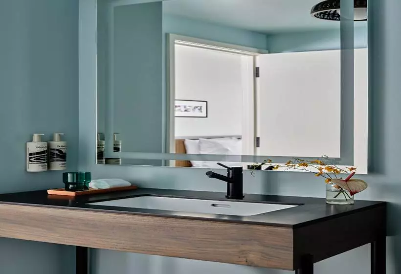 בית מלון כפרי Romer House Waikiki   Adults Only