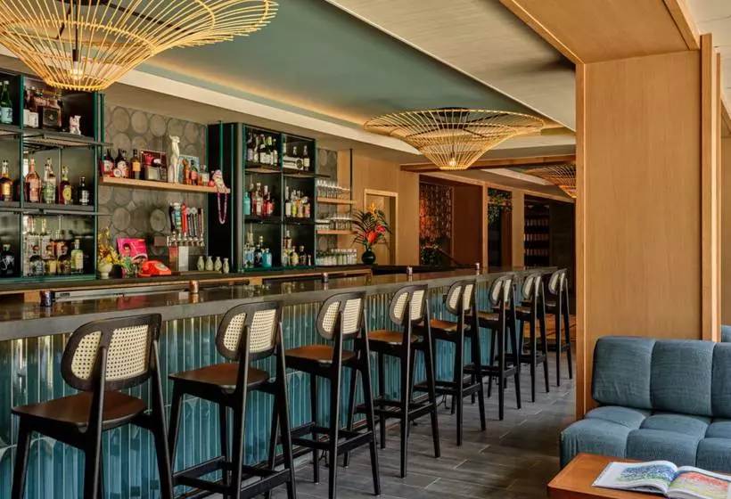 בית מלון כפרי Romer House Waikiki   Adults Only