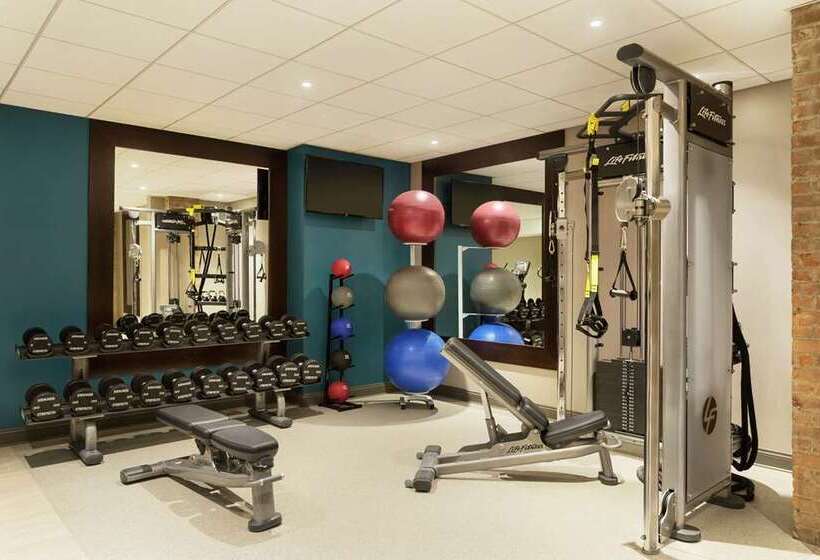 בית מלון כפרי Saranac Curio Collection By Hilton