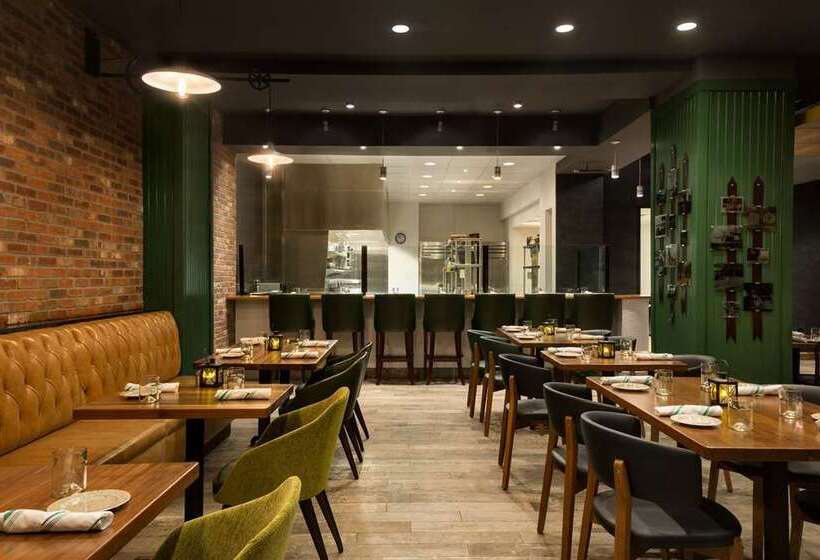 בית מלון כפרי Saranac Curio Collection By Hilton