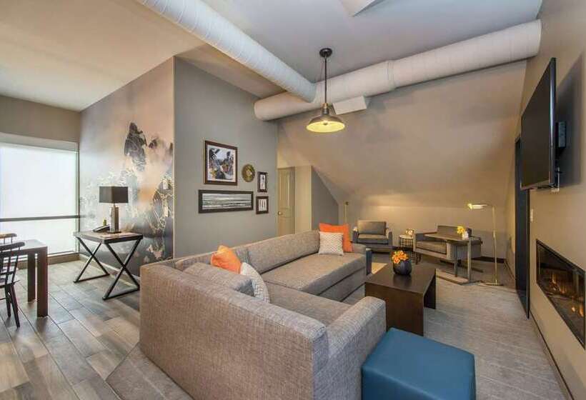 בית מלון כפרי Saranac Curio Collection By Hilton