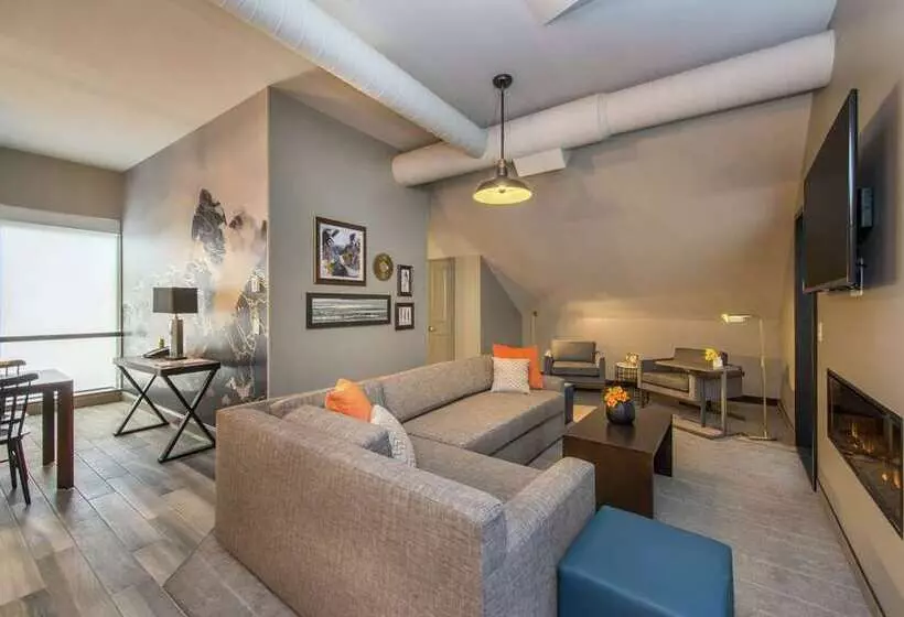 Hotelli Saranac Curio Collection By Hilton