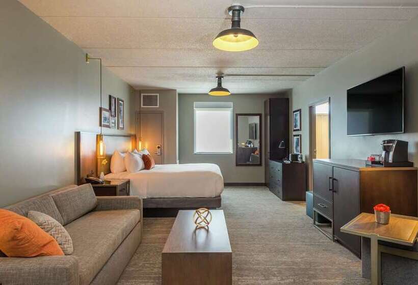 בית מלון כפרי Saranac Curio Collection By Hilton