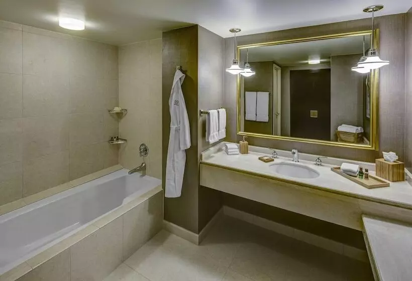 The Plaza Hotel Columbus At Capitol Square