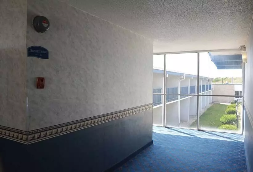 ホテル Travelodge By Wyndham Milwaukee