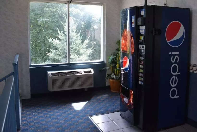 ホテル Travelodge By Wyndham Milwaukee