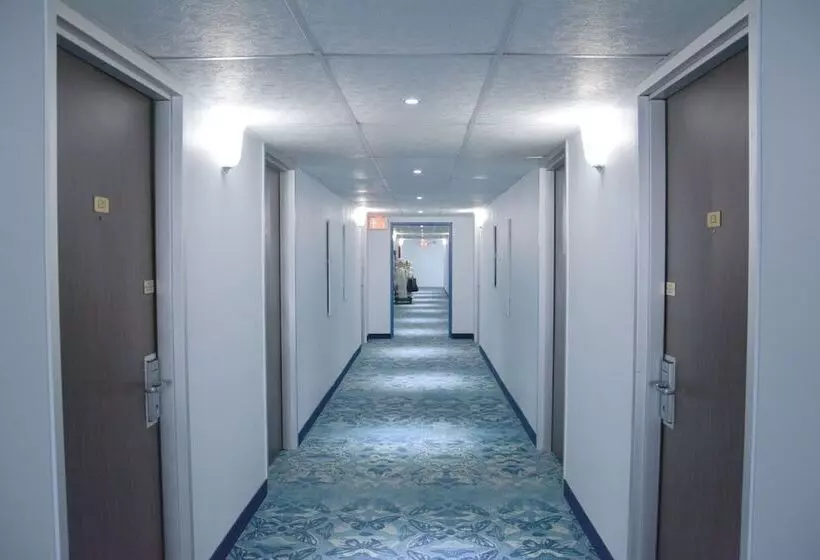 ホテル Travelodge By Wyndham Milwaukee