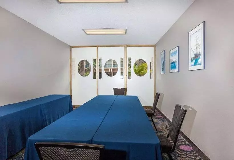 هتل Wyndham San Diego Bayside