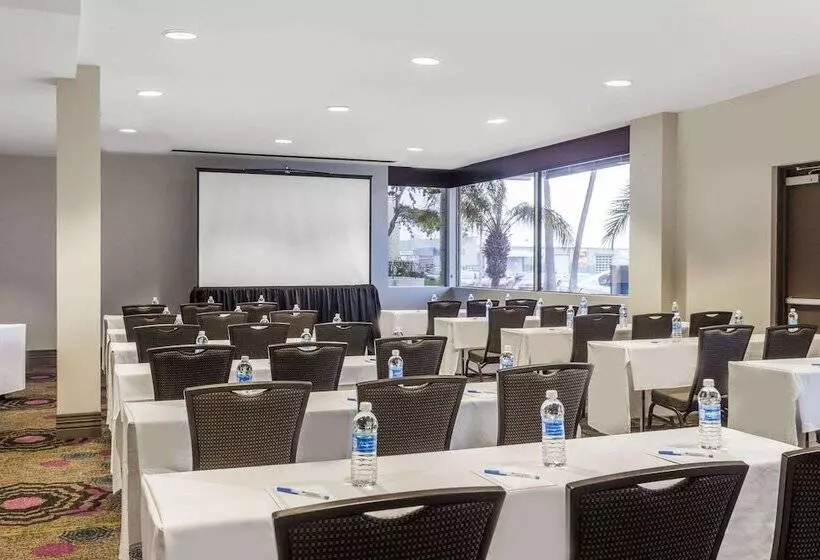 هتل Wyndham San Diego Bayside