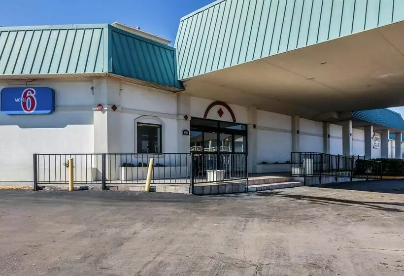 Motel 6 Tulsa OK