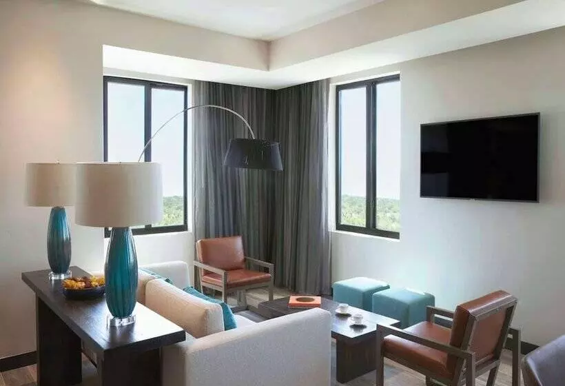 THesis Hotel Miami Coral Gables, Curio Collection by Hilton