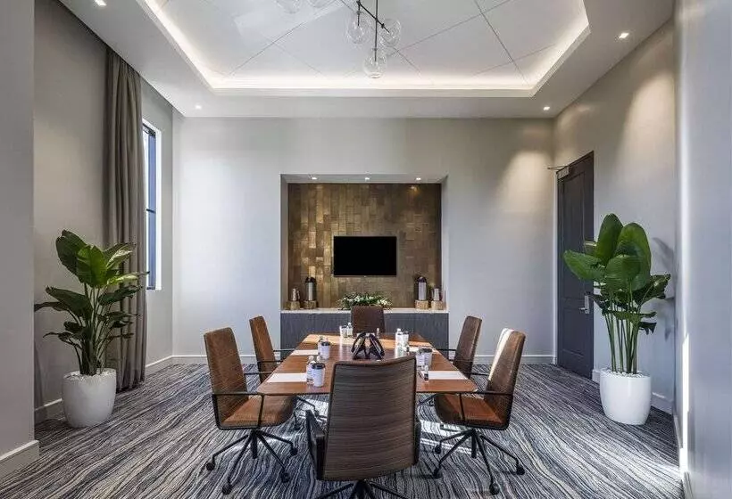 THesis Hotel Miami Coral Gables, Curio Collection by Hilton