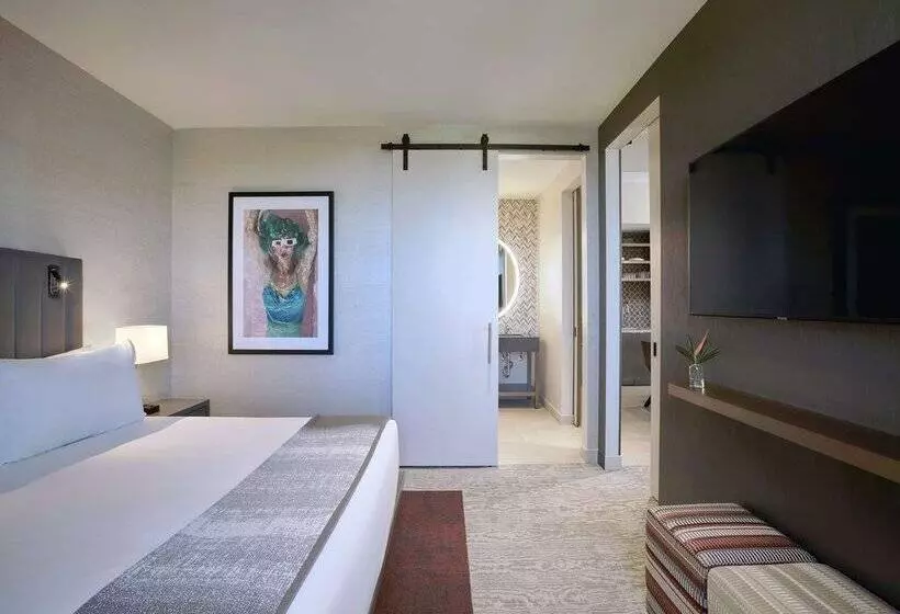 THesis Hotel Miami Coral Gables, Curio Collection by Hilton