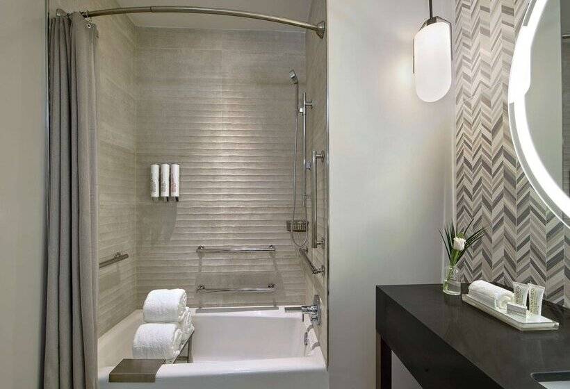 THesis Hotel Miami Coral Gables, Curio Collection by Hilton