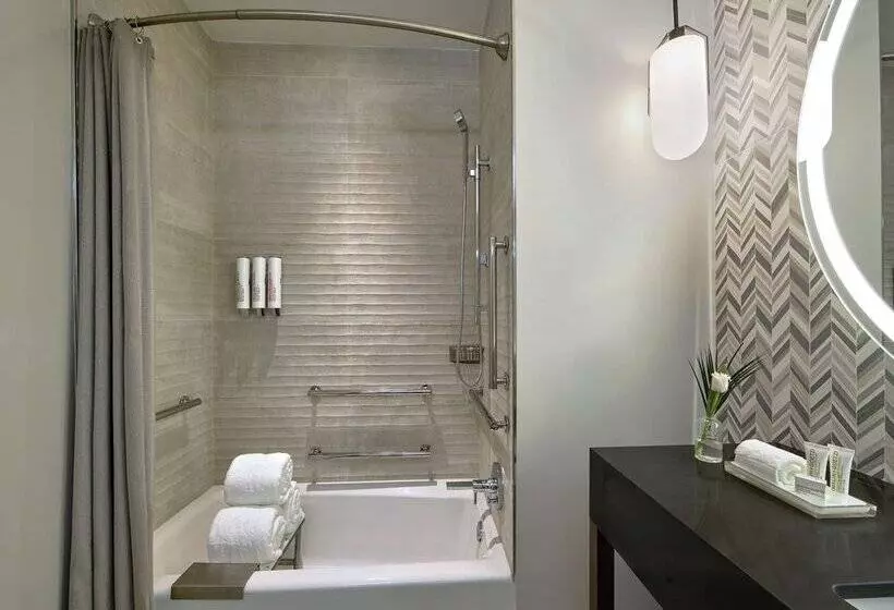 THesis Hotel Miami Coral Gables, Curio Collection by Hilton