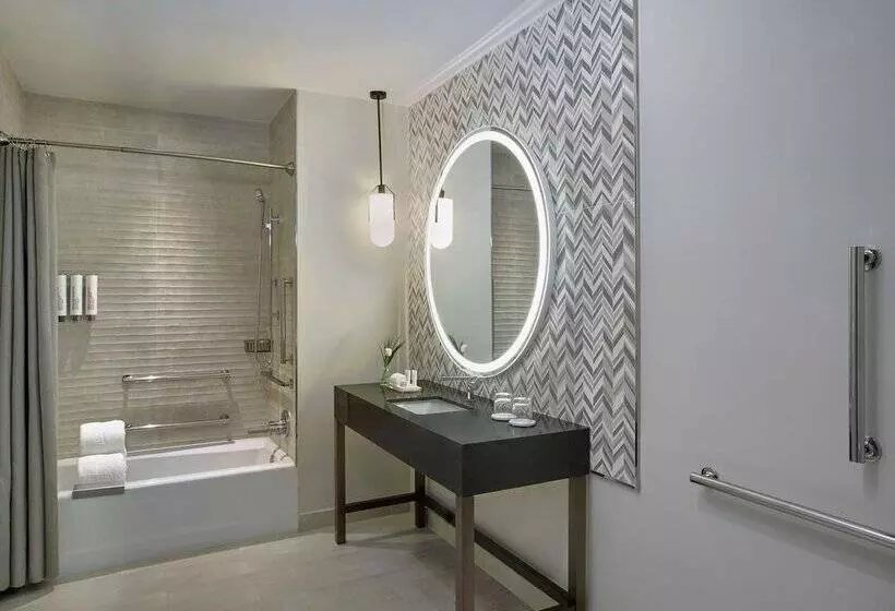 THesis Hotel Miami Coral Gables, Curio Collection by Hilton