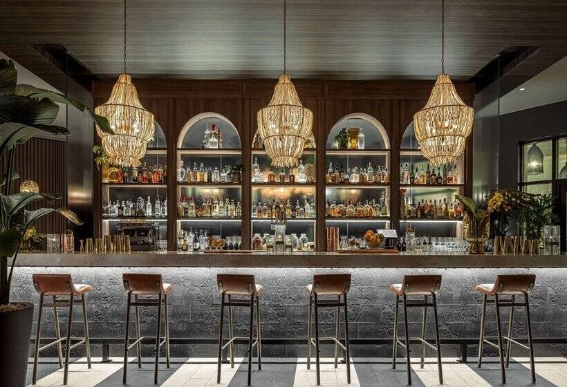 THesis Hotel Miami Coral Gables, Curio Collection by Hilton